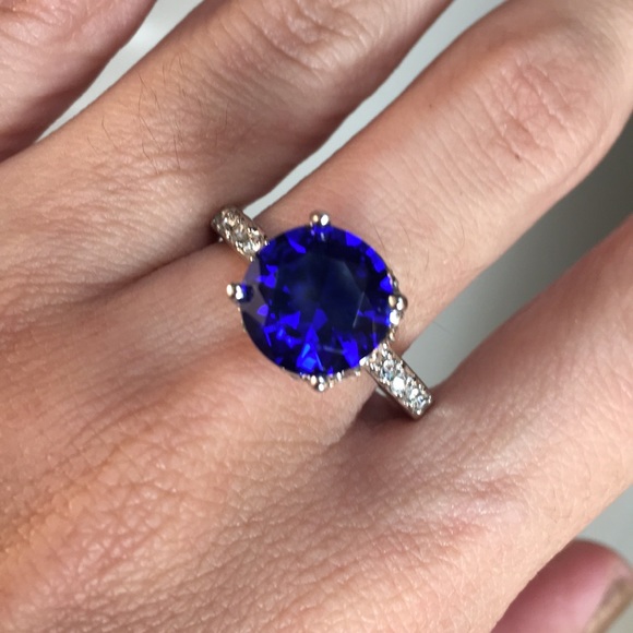 Jewelry - Stunning Blue Sapphire & White Sapphires Size 10